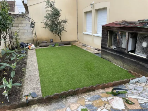 Jacques Mehrstein et intervenu pour la pose de Pelouse synthétique à Drancy, Tremblay-en-France, MONSIEUR JACQUES MEHRSTEIN